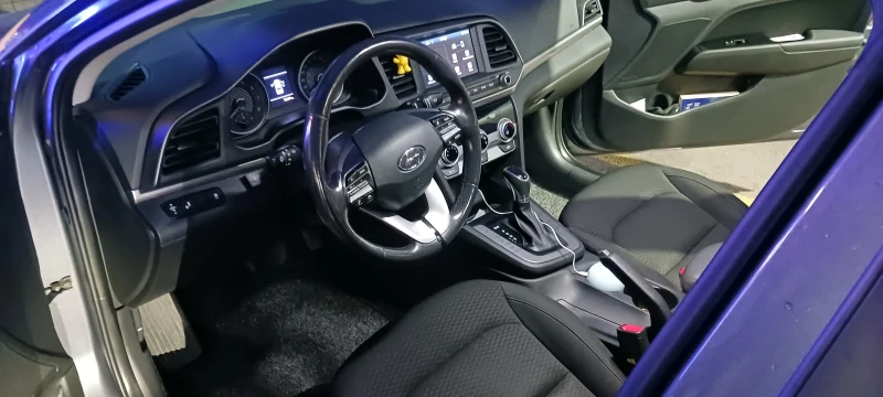 Hyundai Elantra С Газова уредба 2.0, снимка 7 - Автомобили и джипове - 48634391