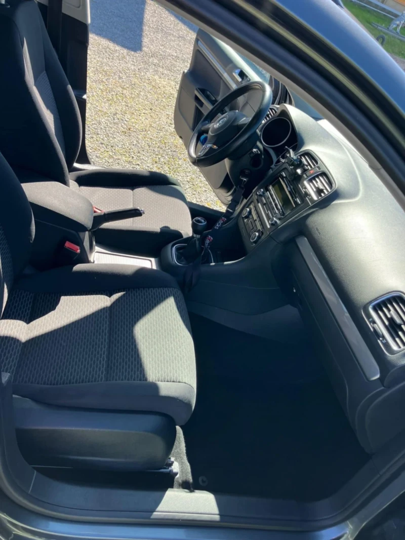 VW Golf 1.6 TDI, снимка 6 - Автомобили и джипове - 51561590