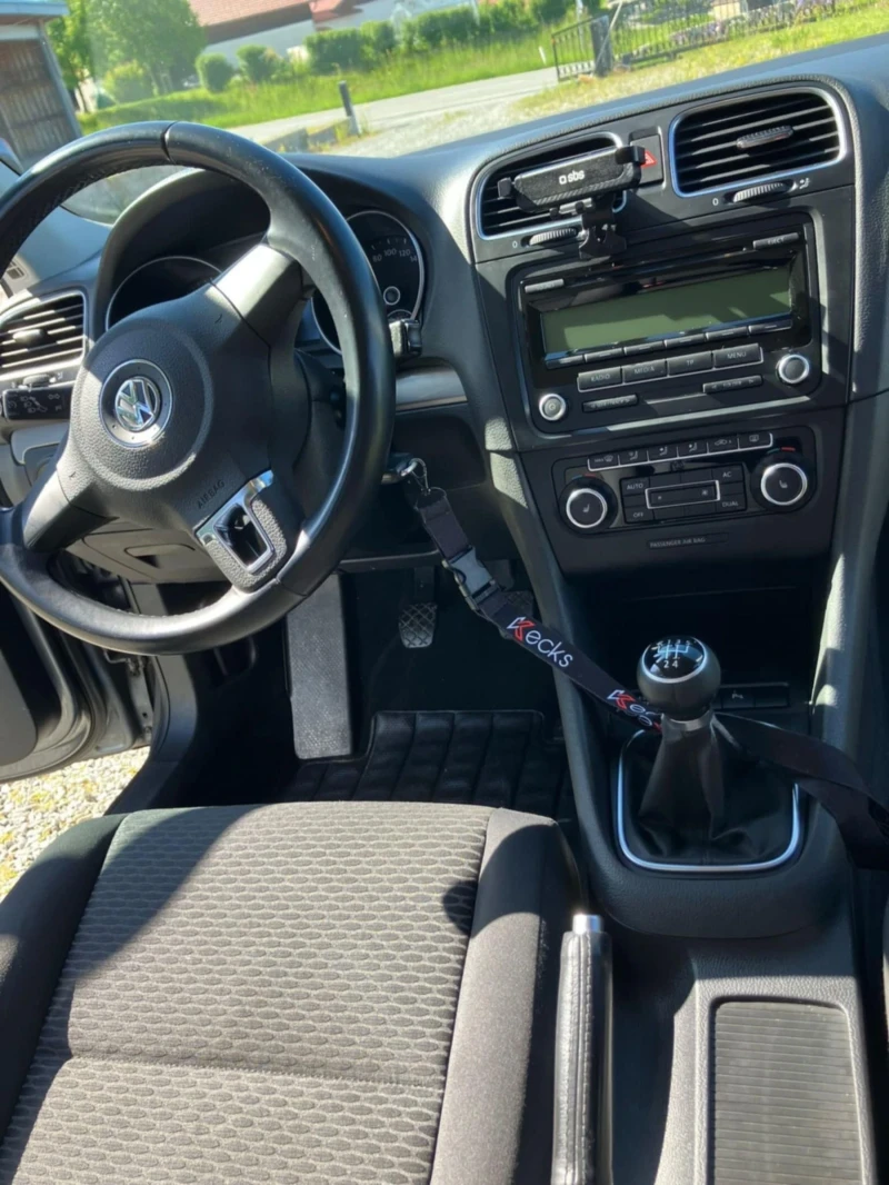VW Golf 1.6 TDI, снимка 8 - Автомобили и джипове - 51561590