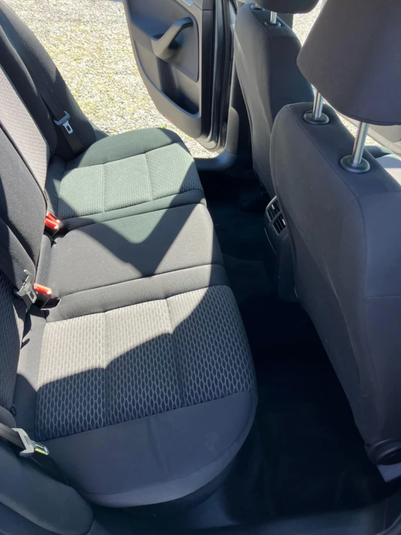 VW Golf 1.6 TDI, снимка 7 - Автомобили и джипове - 51561590