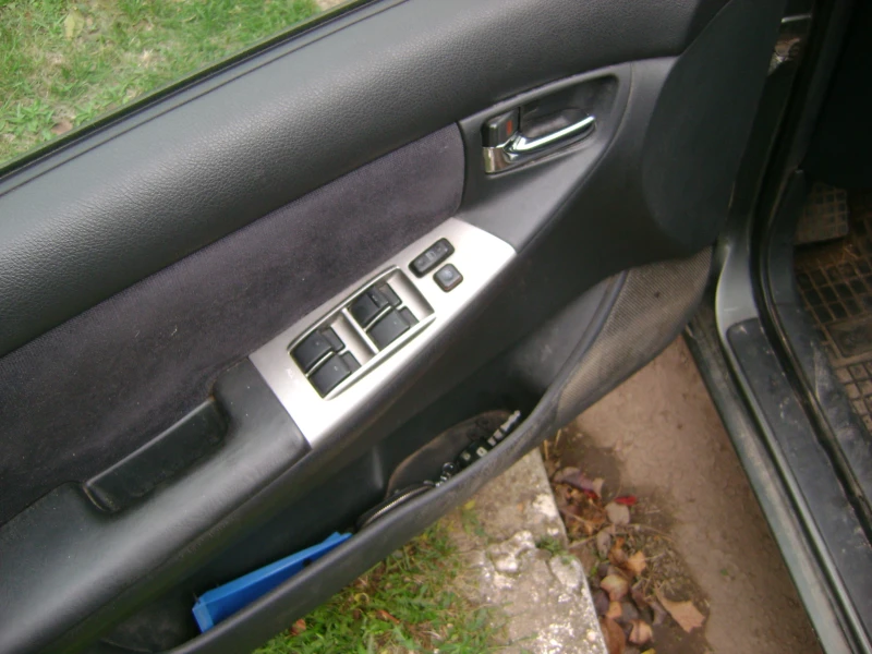 Toyota Corolla 1.6 VVT-I, снимка 13 - Автомобили и джипове - 52313560