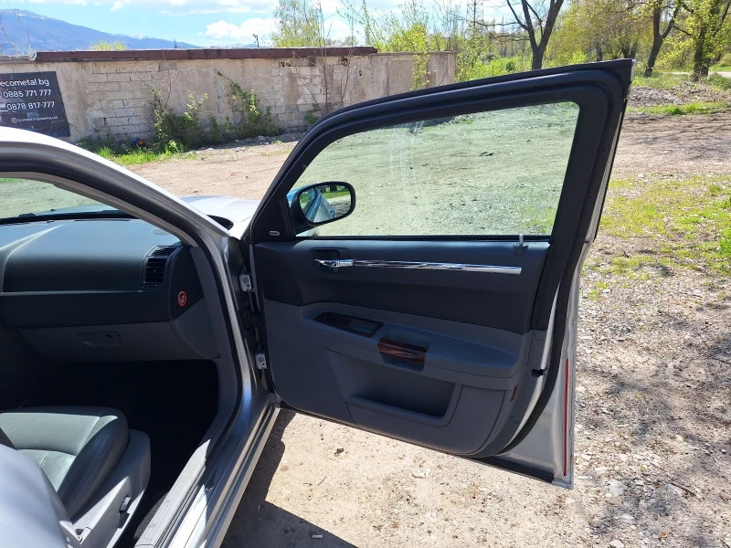 Chrysler 300c 5.7HEMI 4X4 LPG, снимка 12 - Автомобили и джипове - 52361795