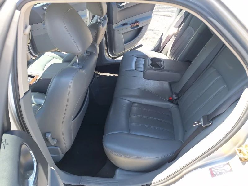 Chrysler 300c 5.7HEMI 4X4 LPG, снимка 11 - Автомобили и джипове - 52361795