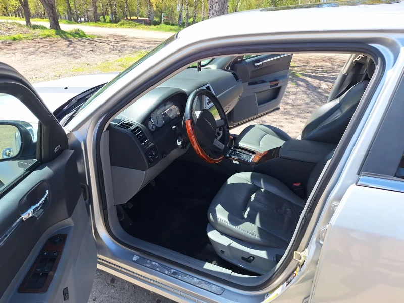 Chrysler 300c 5.7HEMI 4X4 LPG, снимка 10 - Автомобили и джипове - 52361795