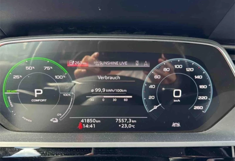 Audi E-Tron Quatro/Sportback/2xSline/Black Edition/B&O/Kam, снимка 9 - Автомобили и джипове - 52658020