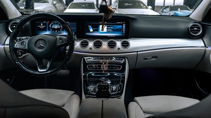 Mercedes-Benz E 220 * 4Matic* 360* lane assist* лизинг* AMG Line, снимка 15 - Автомобили и джипове - 53455283