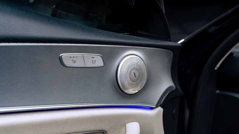 Mercedes-Benz E 220 * 4Matic* 360* lane assist* лизинг* AMG Line, снимка 9 - Автомобили и джипове - 53455283