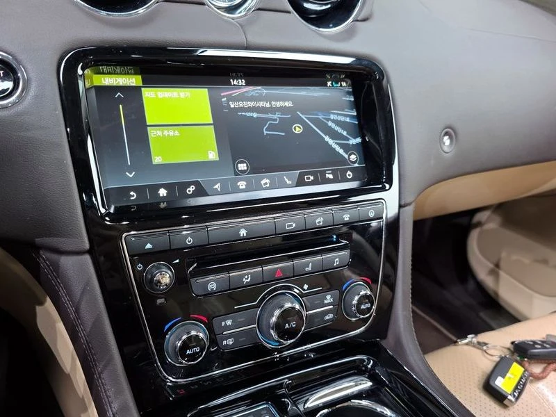 Jaguar Xj 3.0 Automatic, снимка 15 - Автомобили и джипове - 55926420