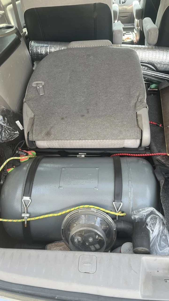 Mitsubishi Grandis Газ / Бензин, снимка 13 - Автомобили и джипове - 56181372