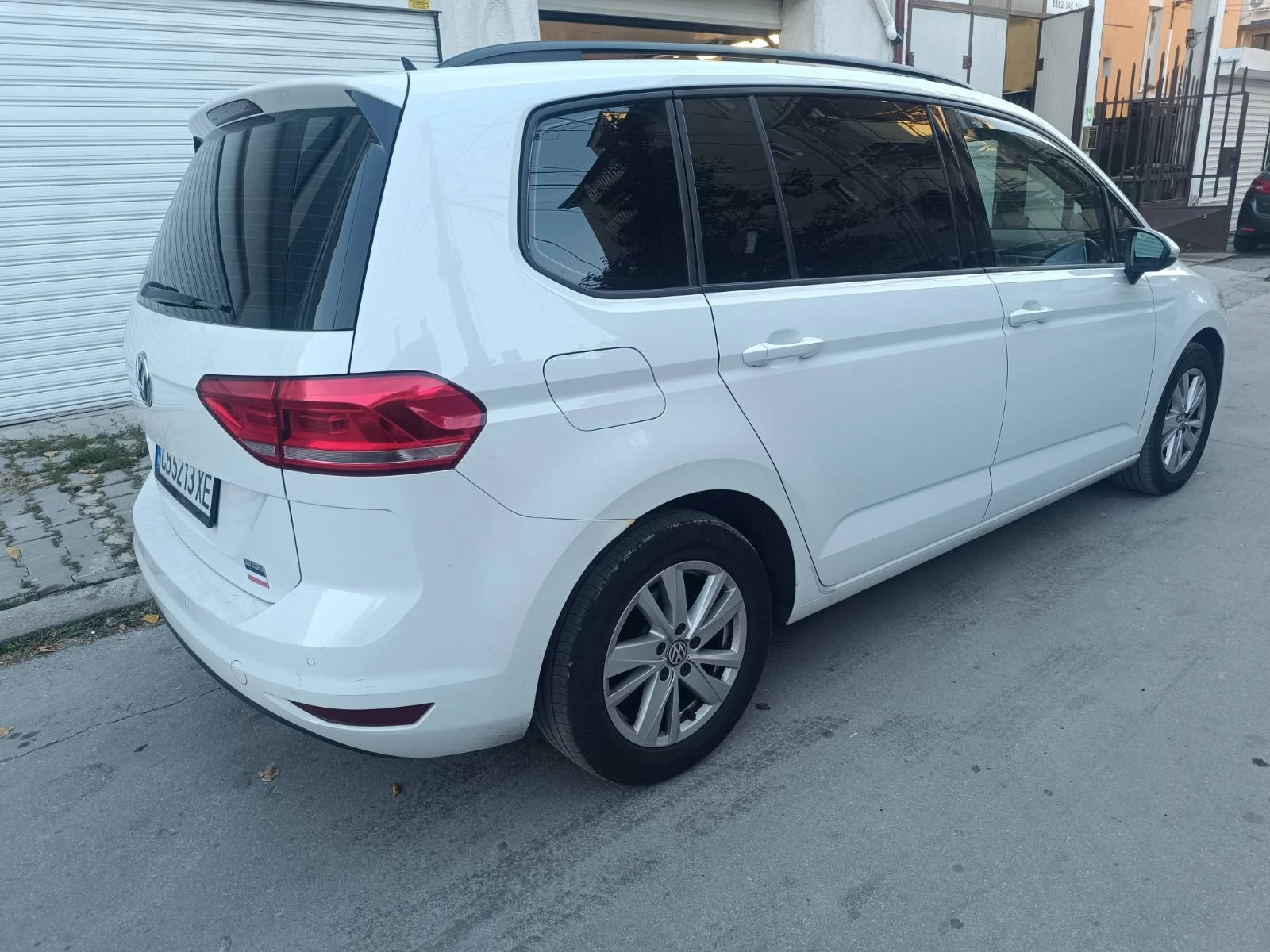 VW Touran  2.0 TDI Edition BMT - изображение 5