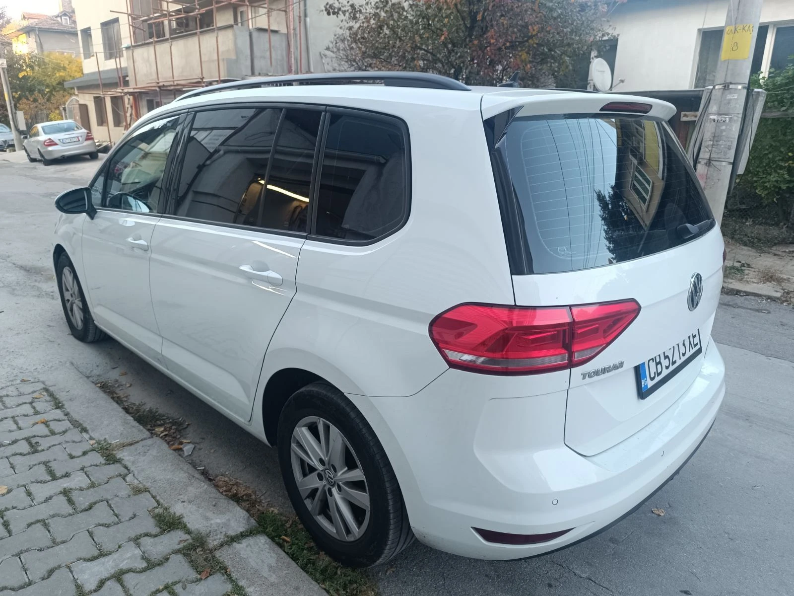 VW Touran  2.0 TDI Edition BMT - изображение 3