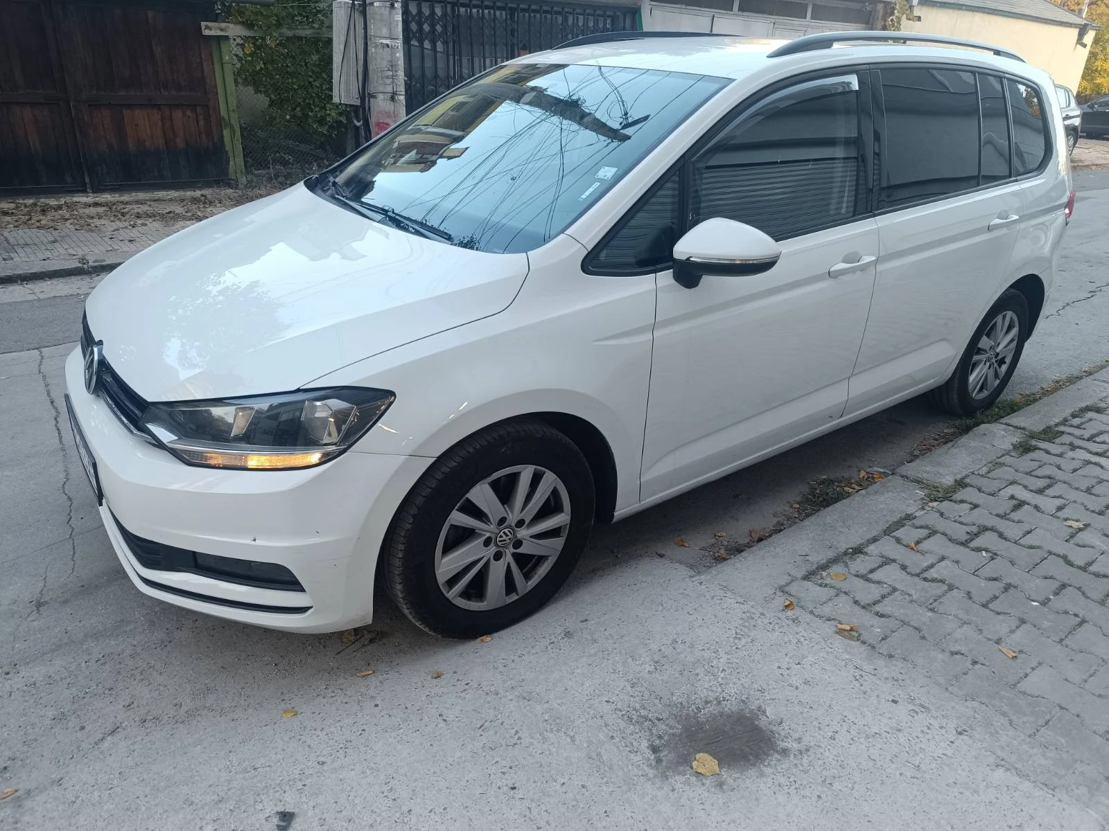 VW Touran  2.0 TDI Edition BMT - изображение 2