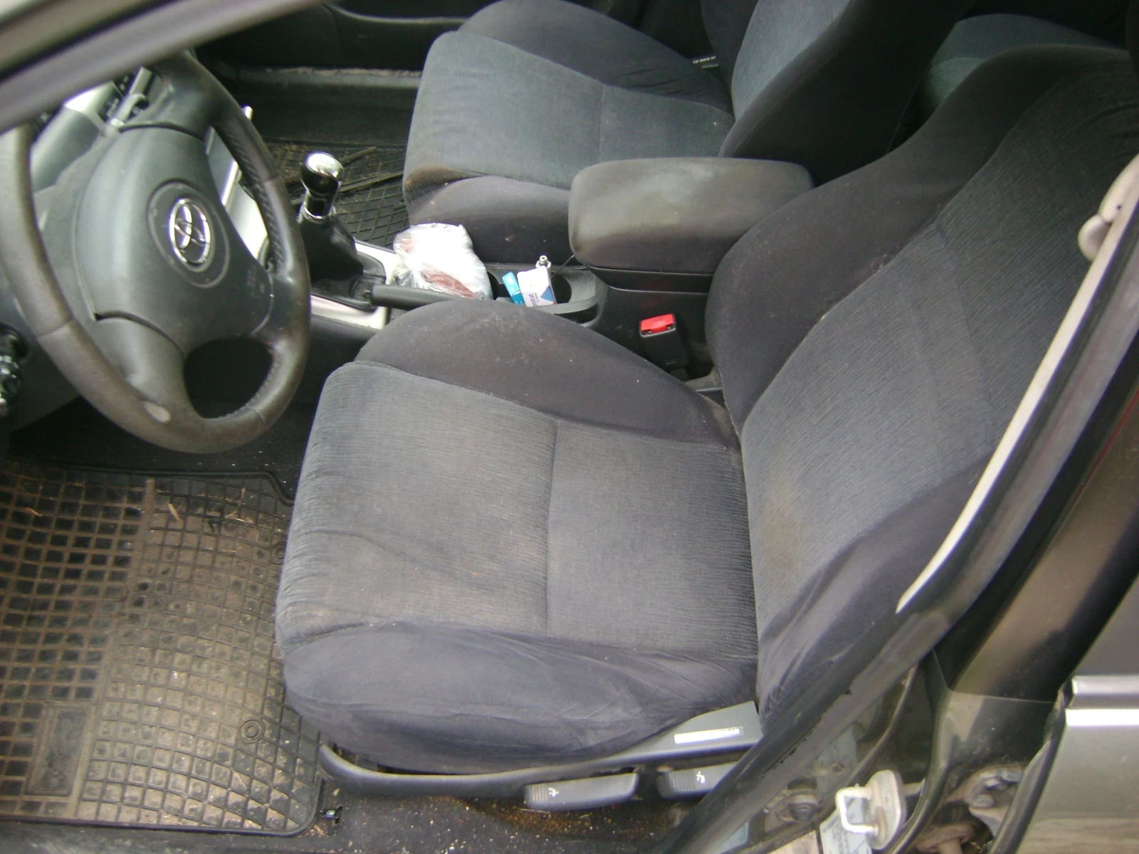 Toyota Corolla 1.6 VVT-I, снимка 11 - Автомобили и джипове - 53790899