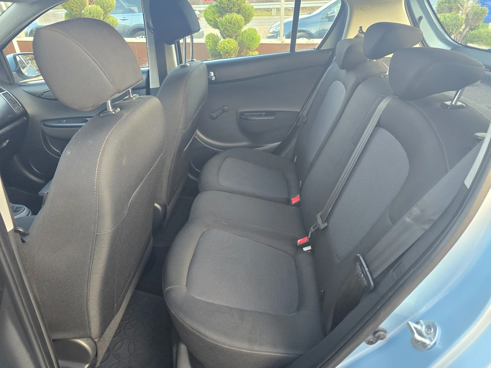 Hyundai I20 1.2 КЛИМАТИК РЕАЛНИ КИЛОМЕТРИ - изображение 10