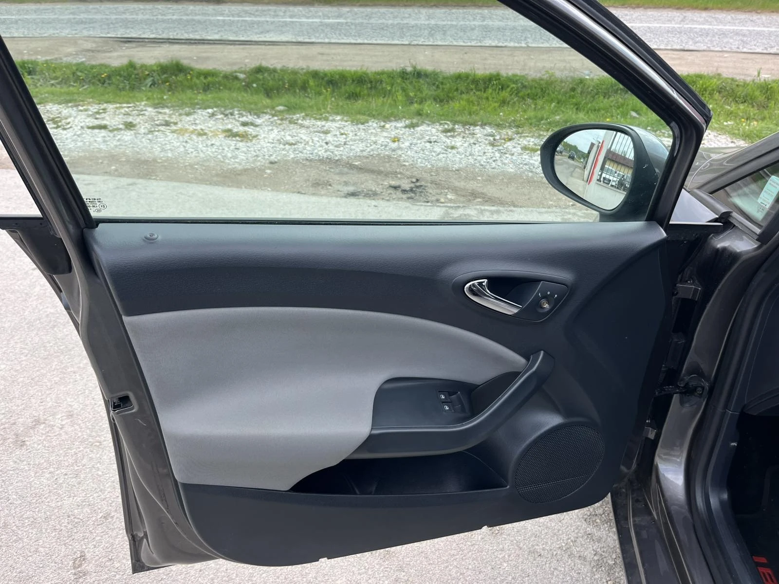 Seat Ibiza 1.2I 70кс. EURO 5 КЛИМАТИК, снимка 7 - Автомобили и джипове - 53432751