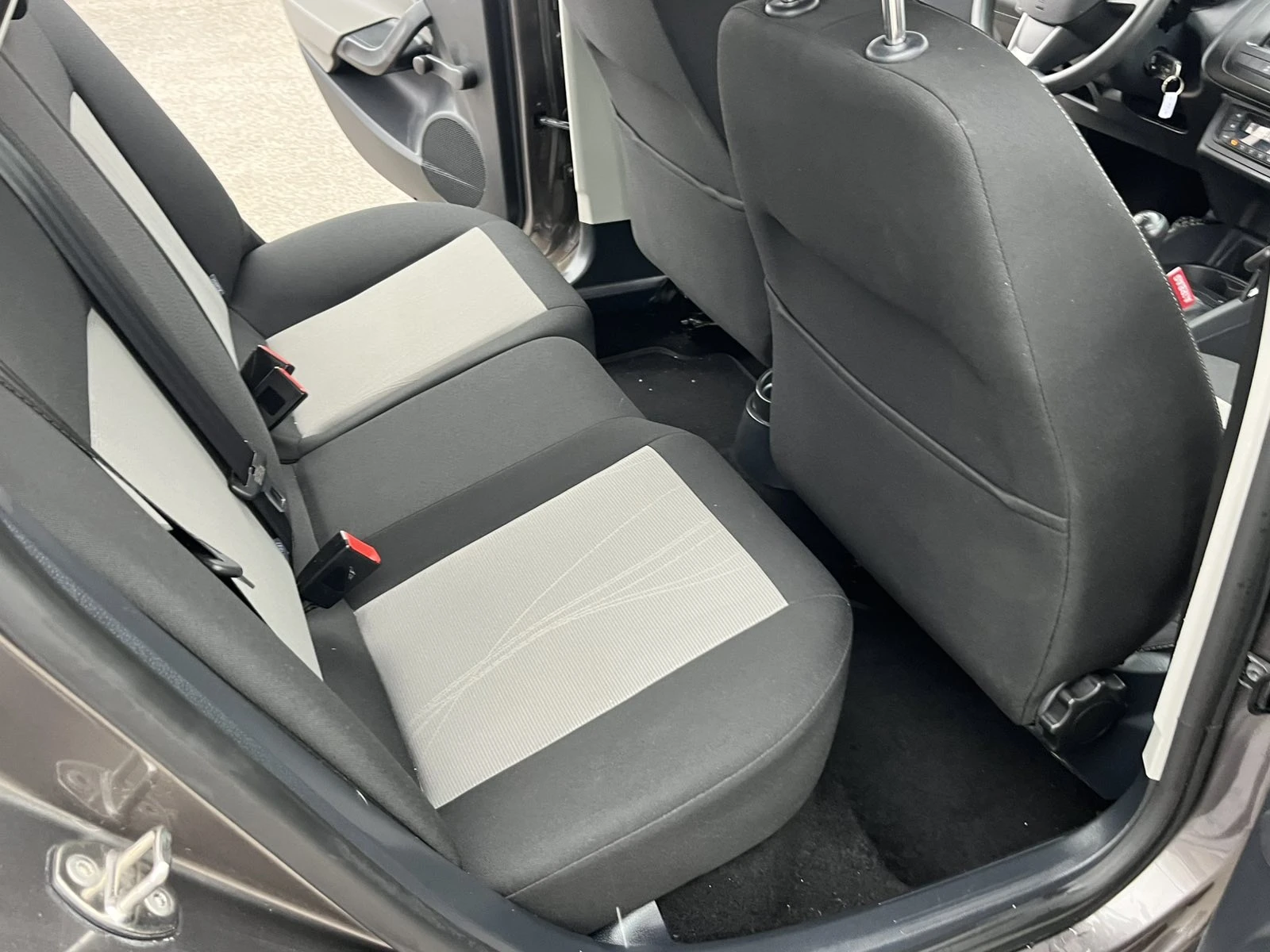 Seat Ibiza 1.2I 70кс. EURO 5 КЛИМАТИК - изображение 10