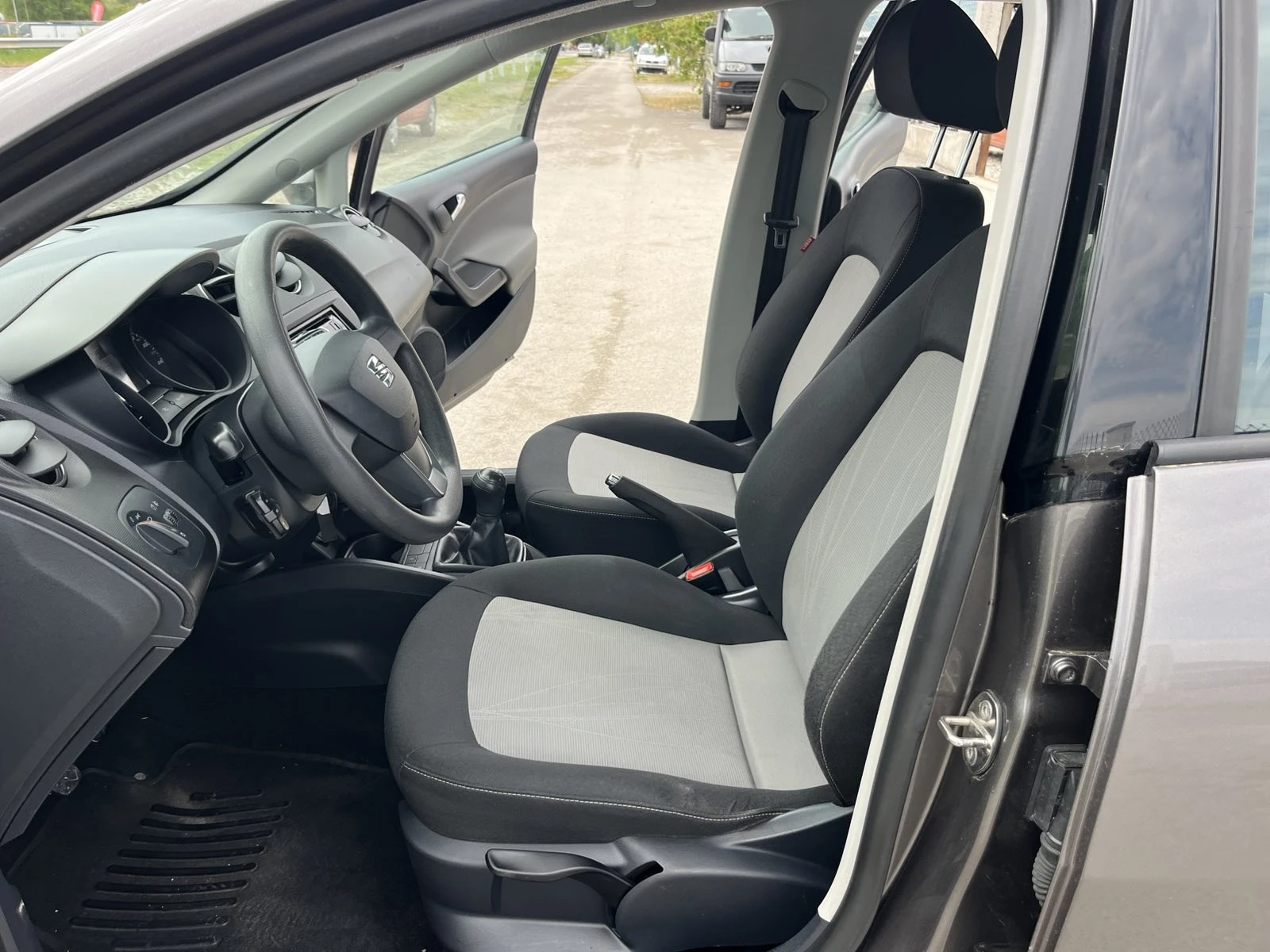 Seat Ibiza 1.2I 70кс. EURO 5 КЛИМАТИК, снимка 8 - Автомобили и джипове - 53432751