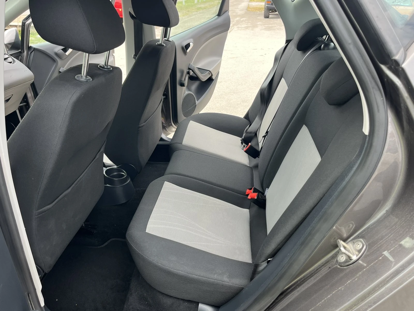 Seat Ibiza 1.2I 70кс. EURO 5 КЛИМАТИК, снимка 9 - Автомобили и джипове - 53432751