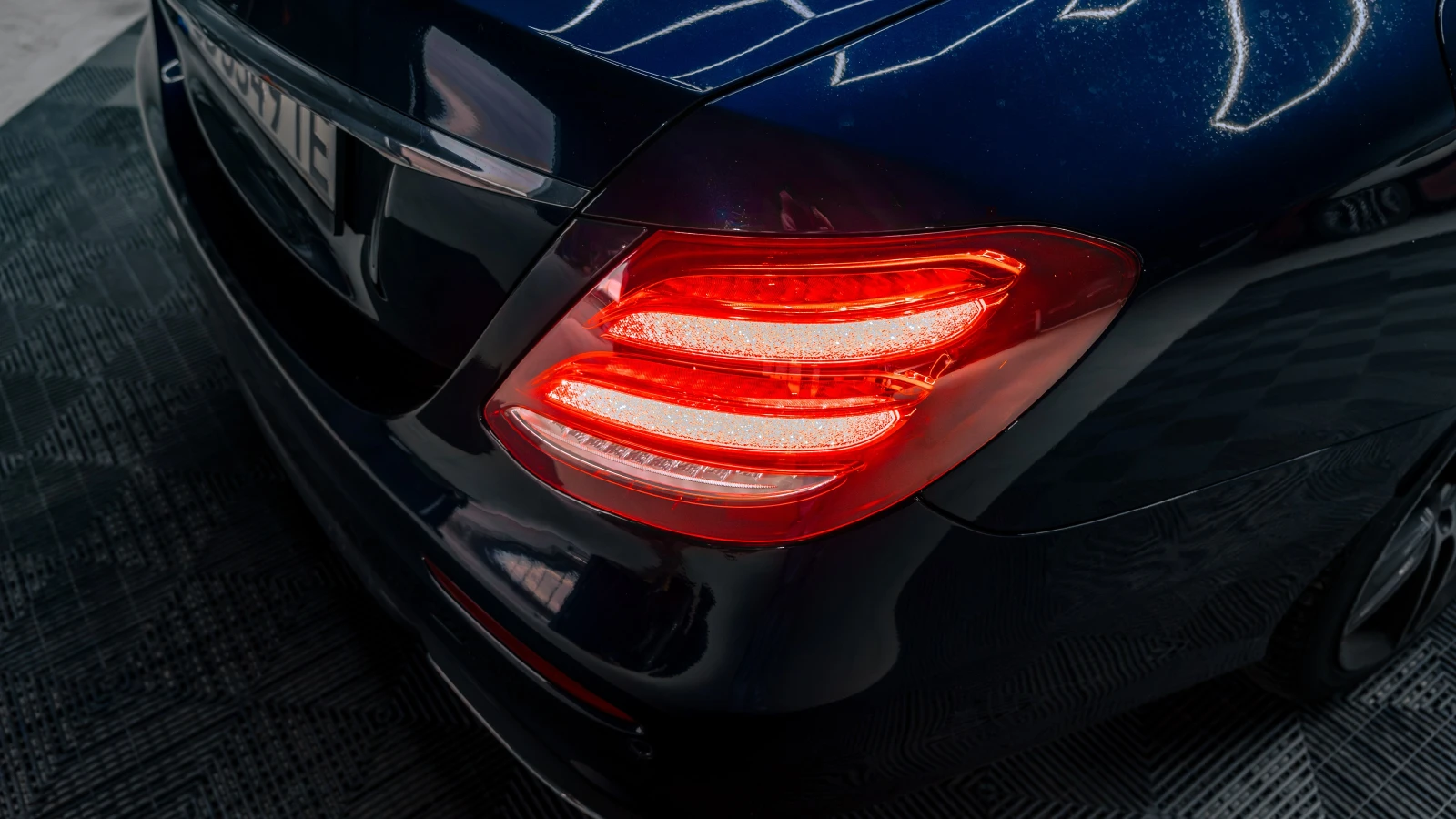 Mercedes-Benz E 220 * 4Matic* 360* lane assist* лизинг* AMG Line - изображение 8