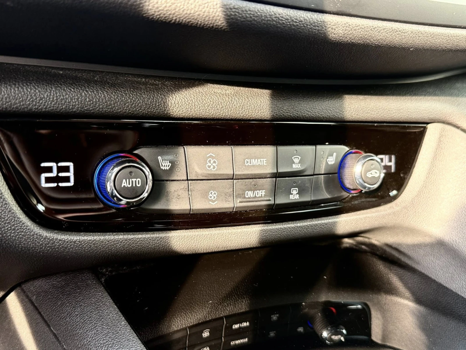 Opel Insignia 4x4 SWISS, снимка 15 - Автомобили и джипове - 53909200