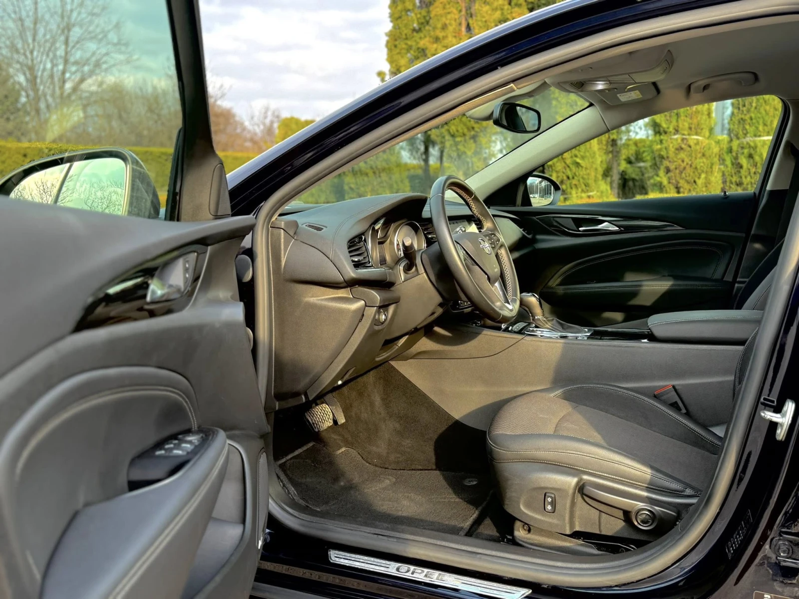 Opel Insignia 4x4 SWISS, снимка 10 - Автомобили и джипове - 53909200