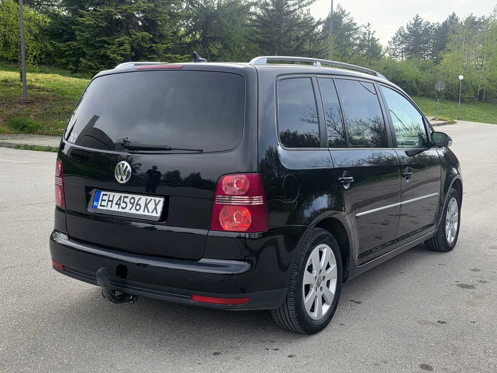 VW Touran 2.140 DSG, снимка 9 - Автомобили и джипове - 54225909