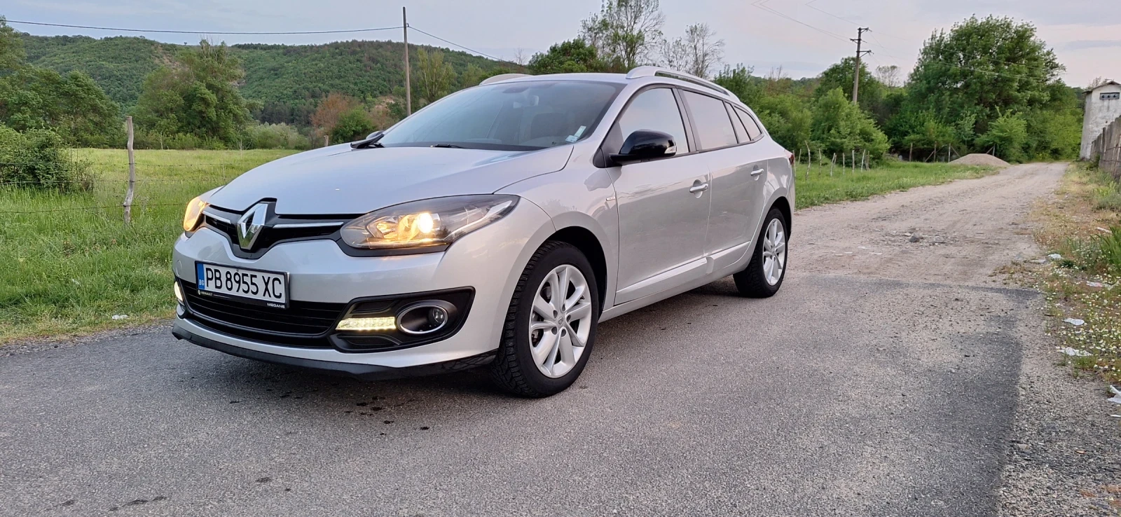 Renault Megane 1.5 dci, снимка 2 - Автомобили и джипове - 54258907