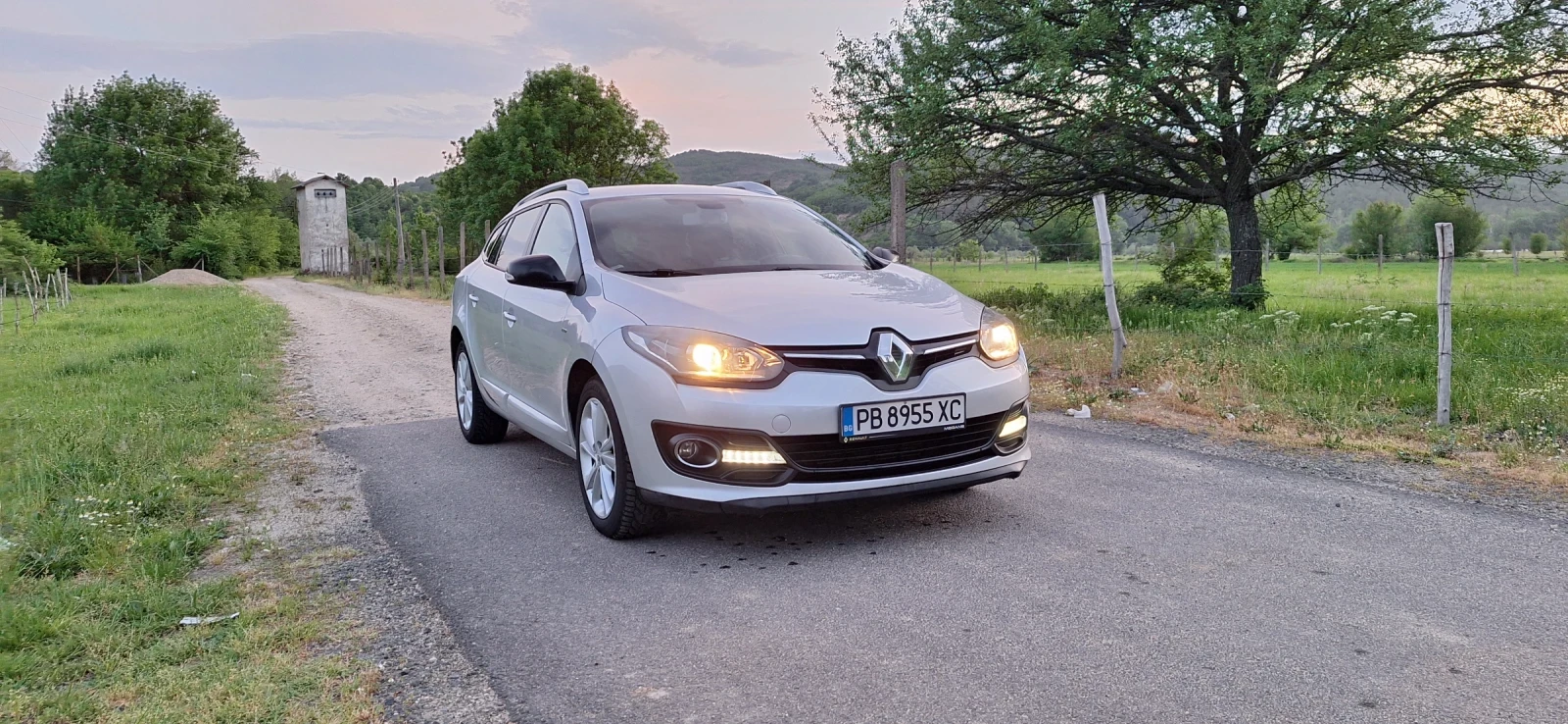 Renault Megane 1.5 dci, снимка 3 - Автомобили и джипове - 54258907