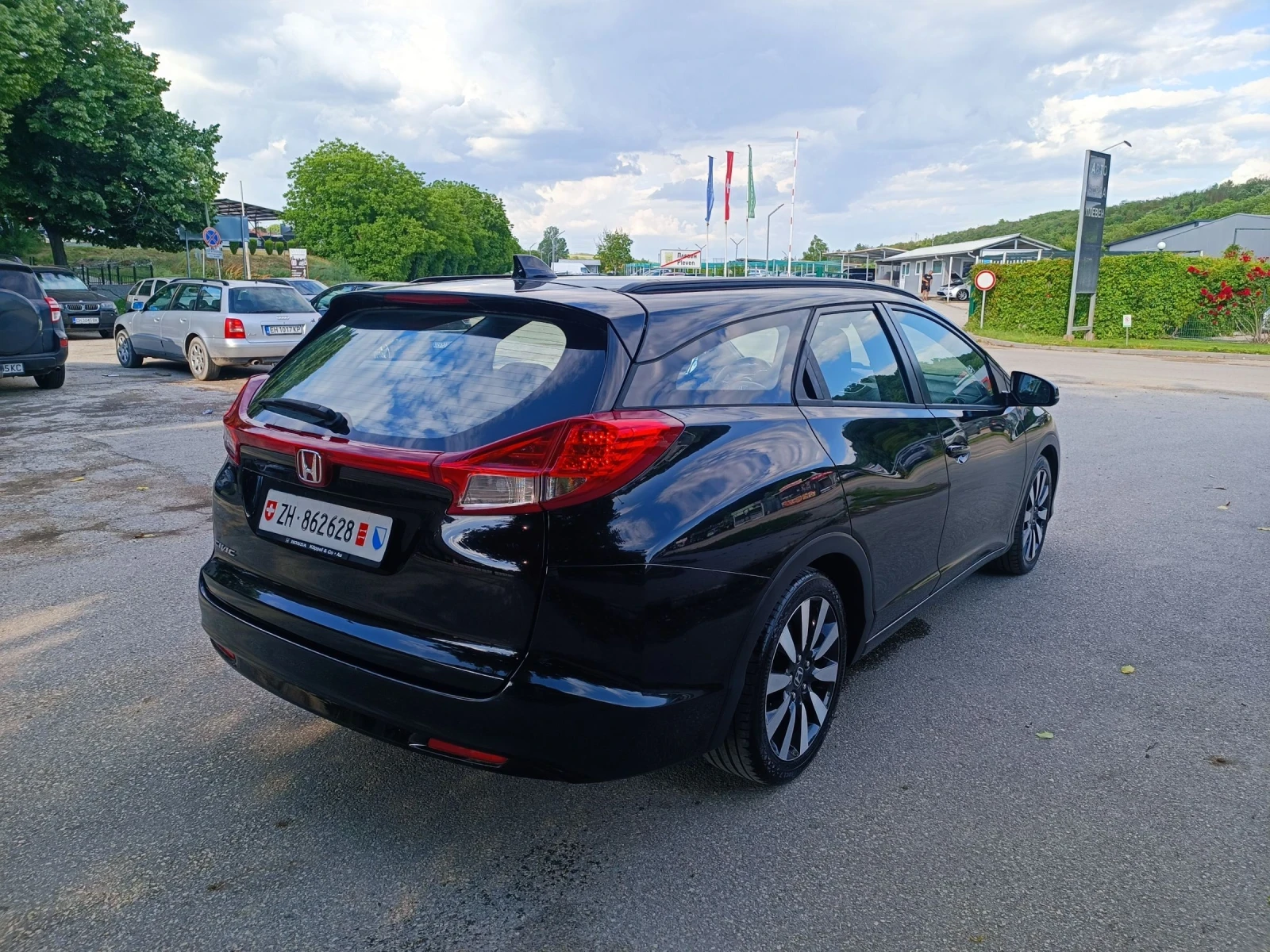 Honda Civic 1.8i-140кс-ШВЕЙЦАРИЯ-АВТОМАТ-NAVI, снимка 3 - Автомобили и джипове - 54730821