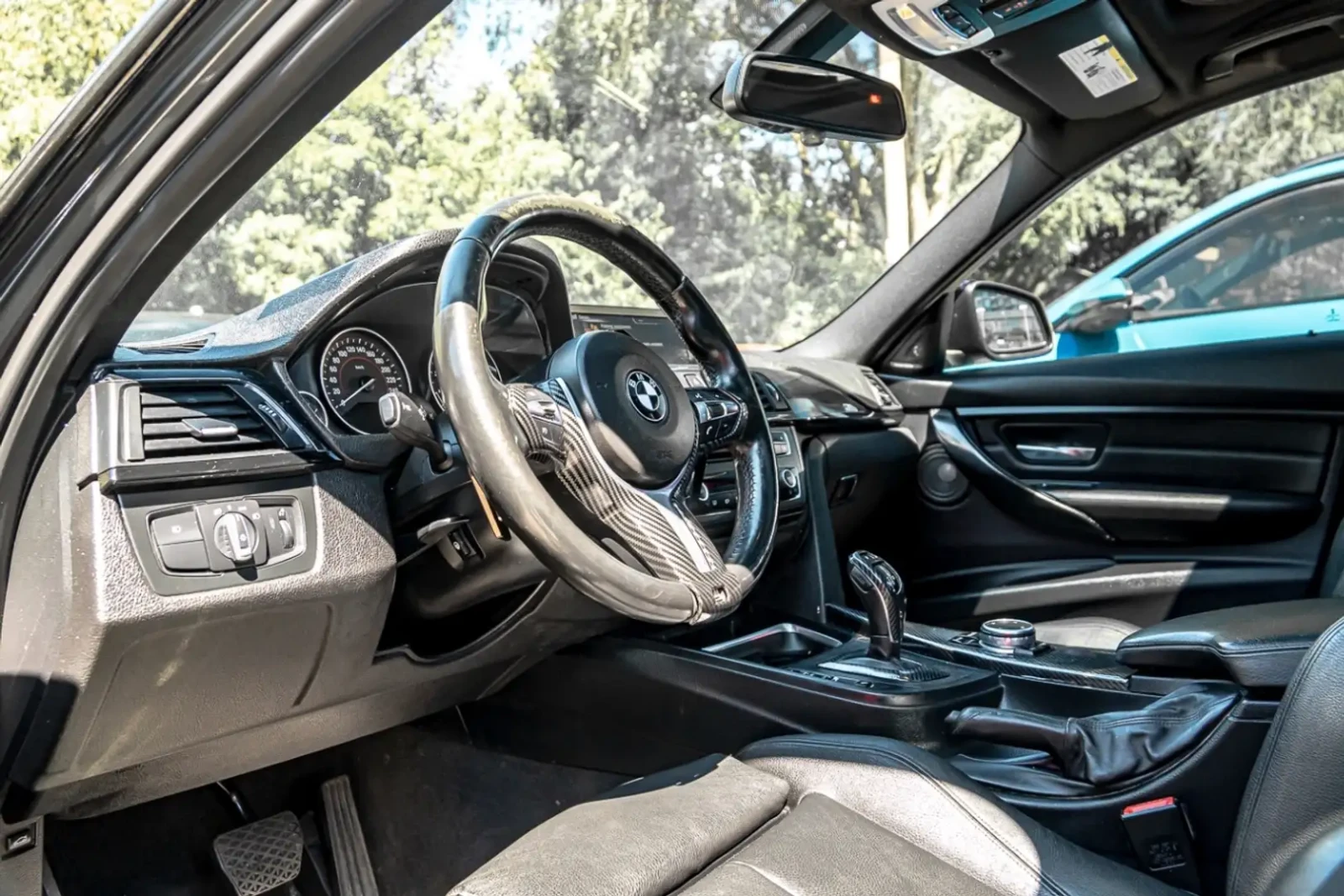 BMW 335 Xi* M-Pack* Harman Kardon* Carbon, снимка 5 - Автомобили и джипове - 55223035
