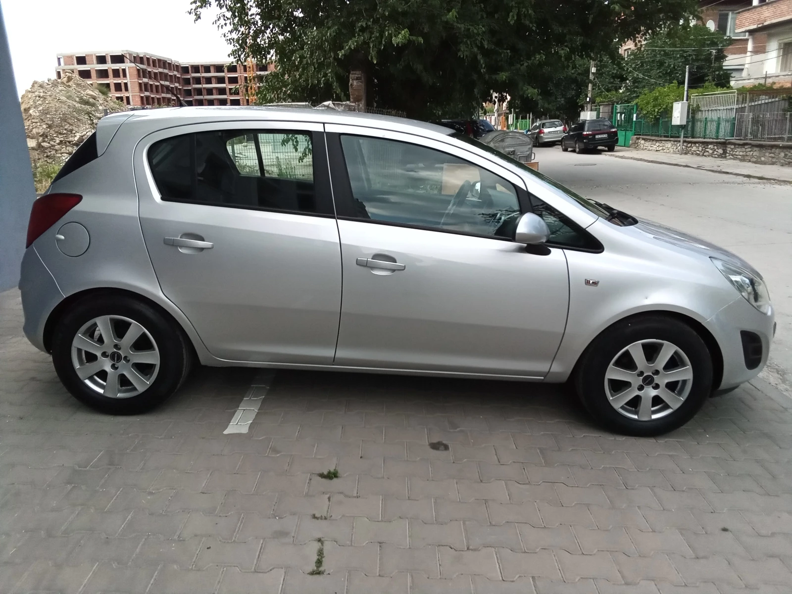 Opel Corsa 1.2i-86kc. Euro5, снимка 5 - Автомобили и джипове - 55329595