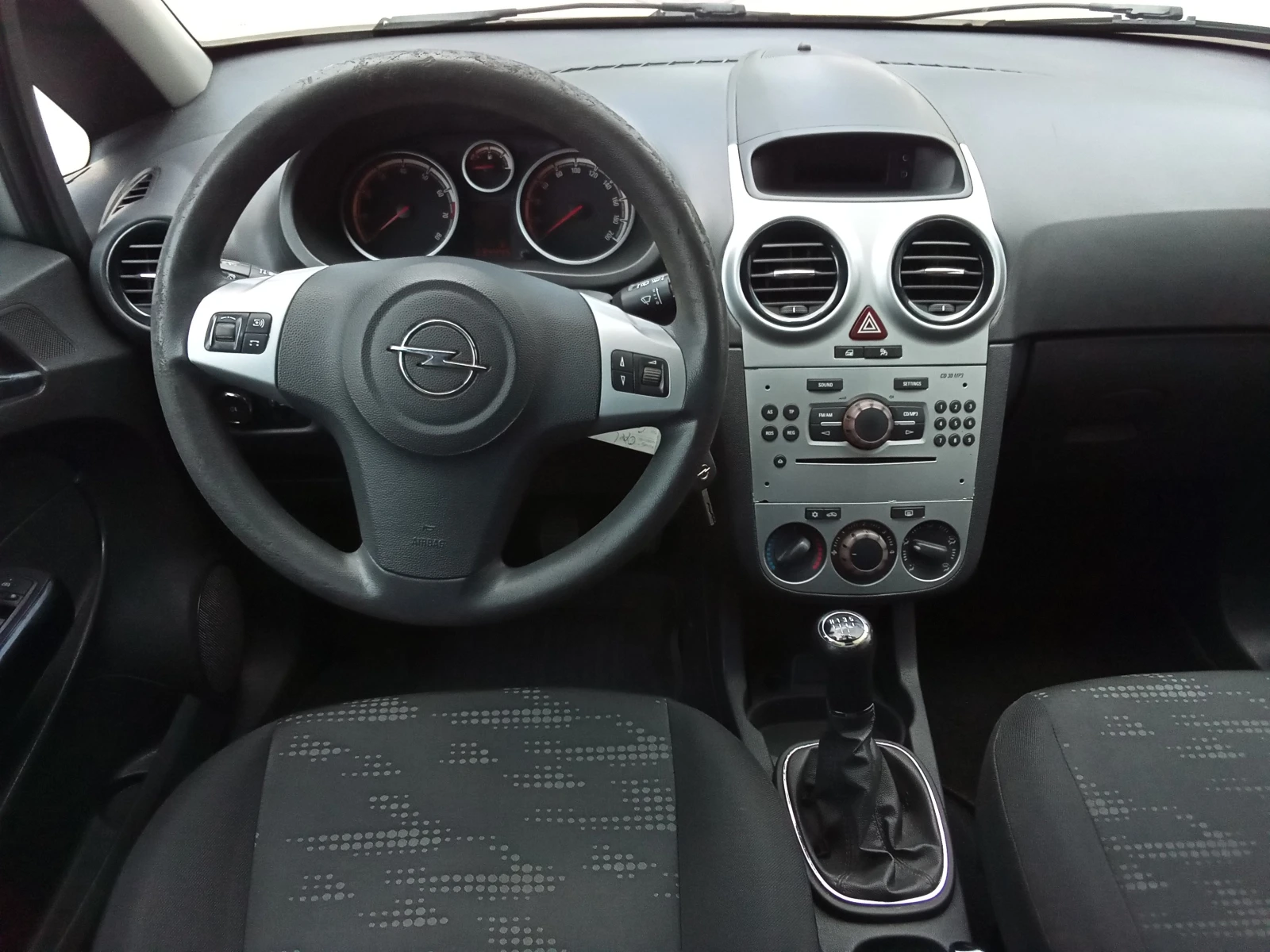 Opel Corsa 1.2i-86kc. Euro5, снимка 8 - Автомобили и джипове - 55329595
