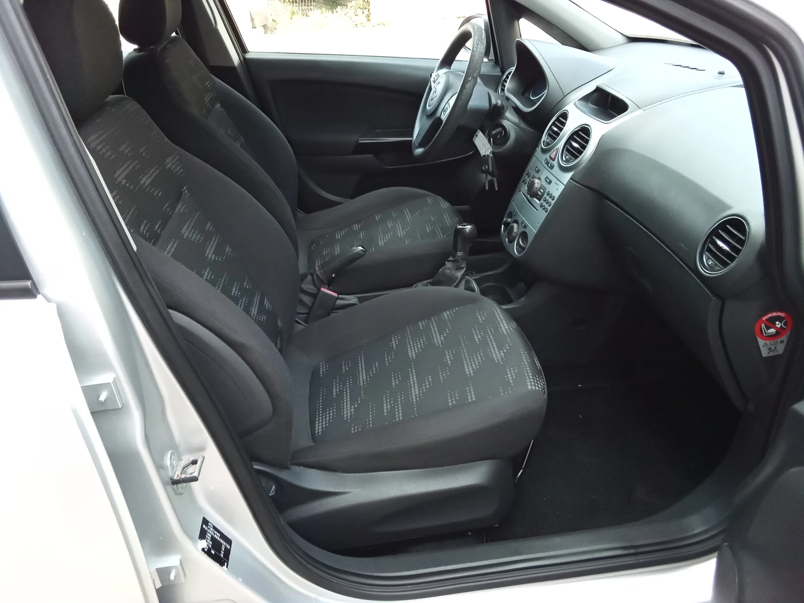 Opel Corsa 1.2i-86kc. Euro5, снимка 10 - Автомобили и джипове - 55329595