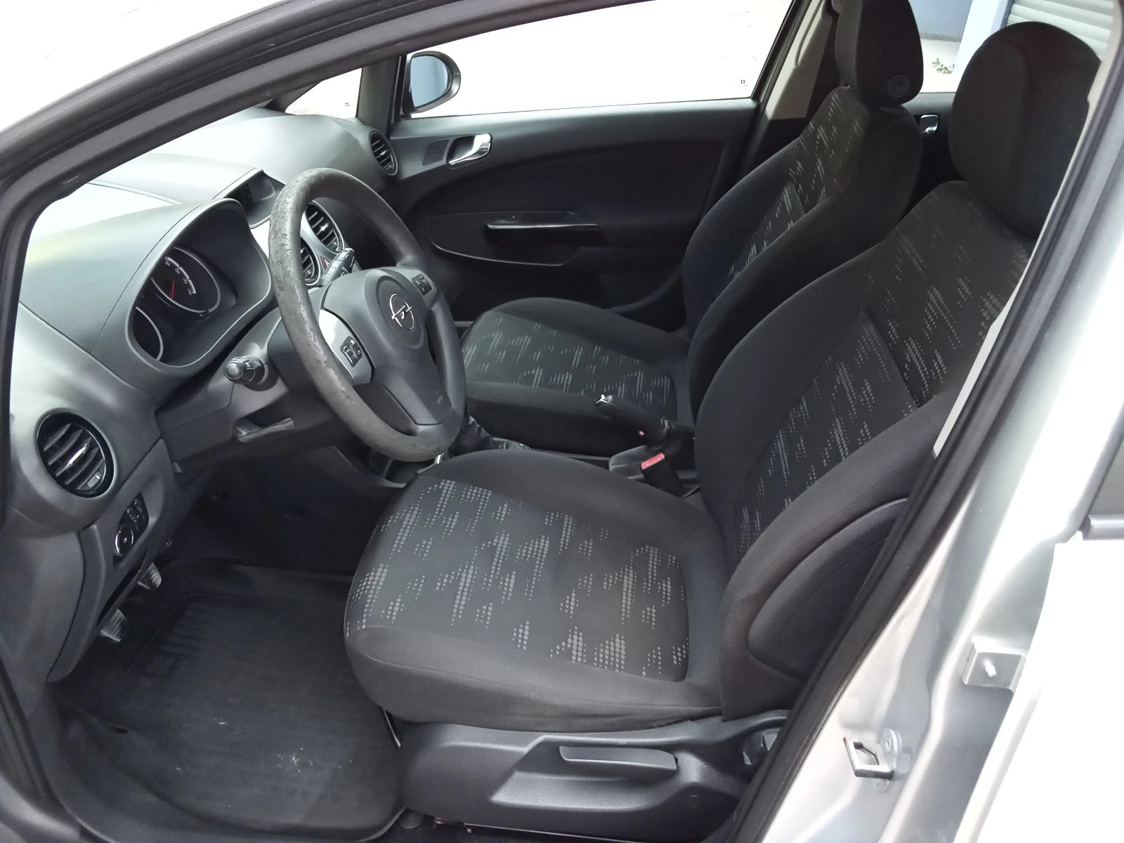 Opel Corsa 1.2i-86kc. Euro5, снимка 9 - Автомобили и джипове - 55329595