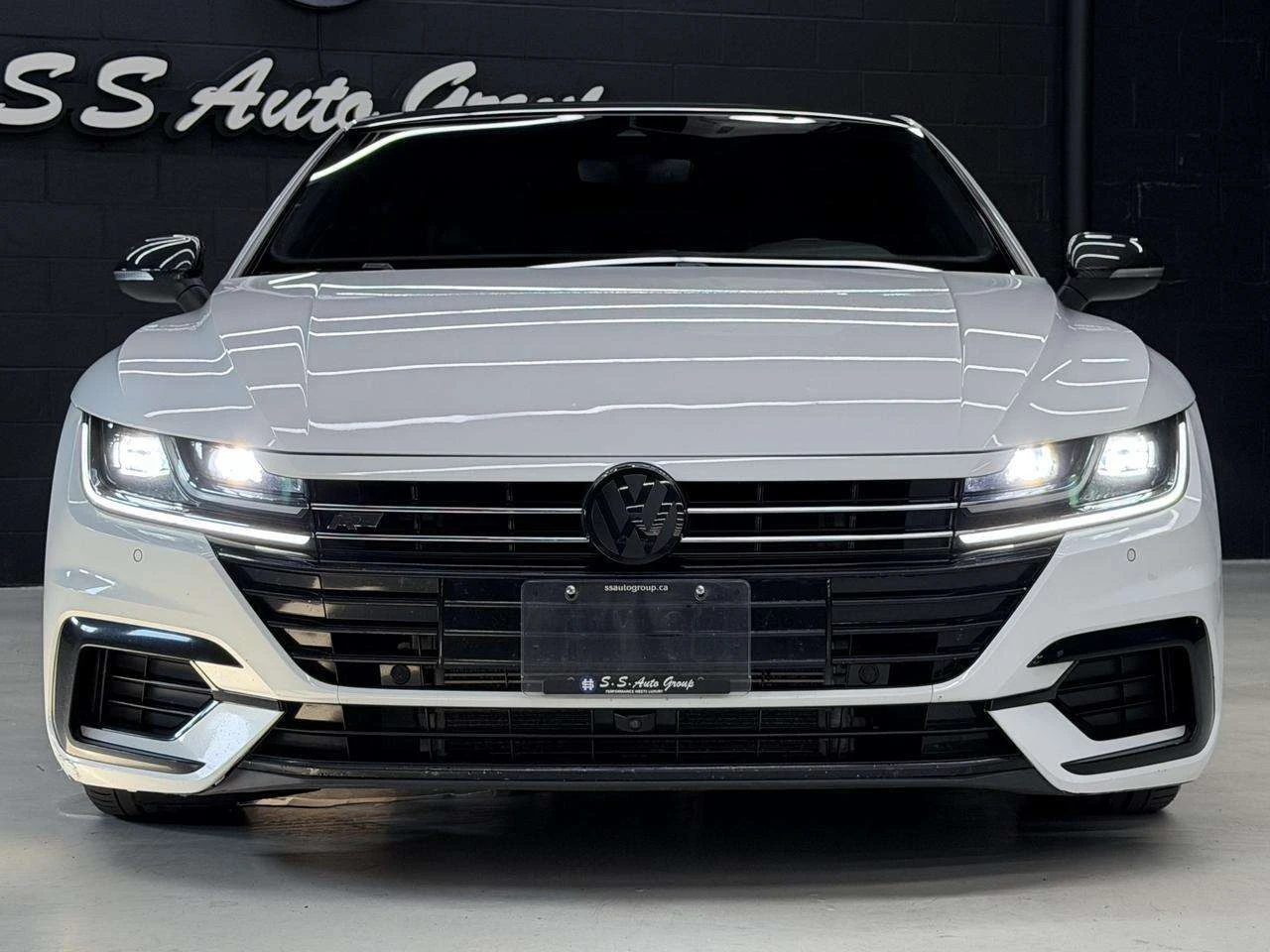 VW Arteon HIGHLINE| R-LINE, АВТОКРЕДИТ, снимка 2 - Автомобили и джипове - 55930783