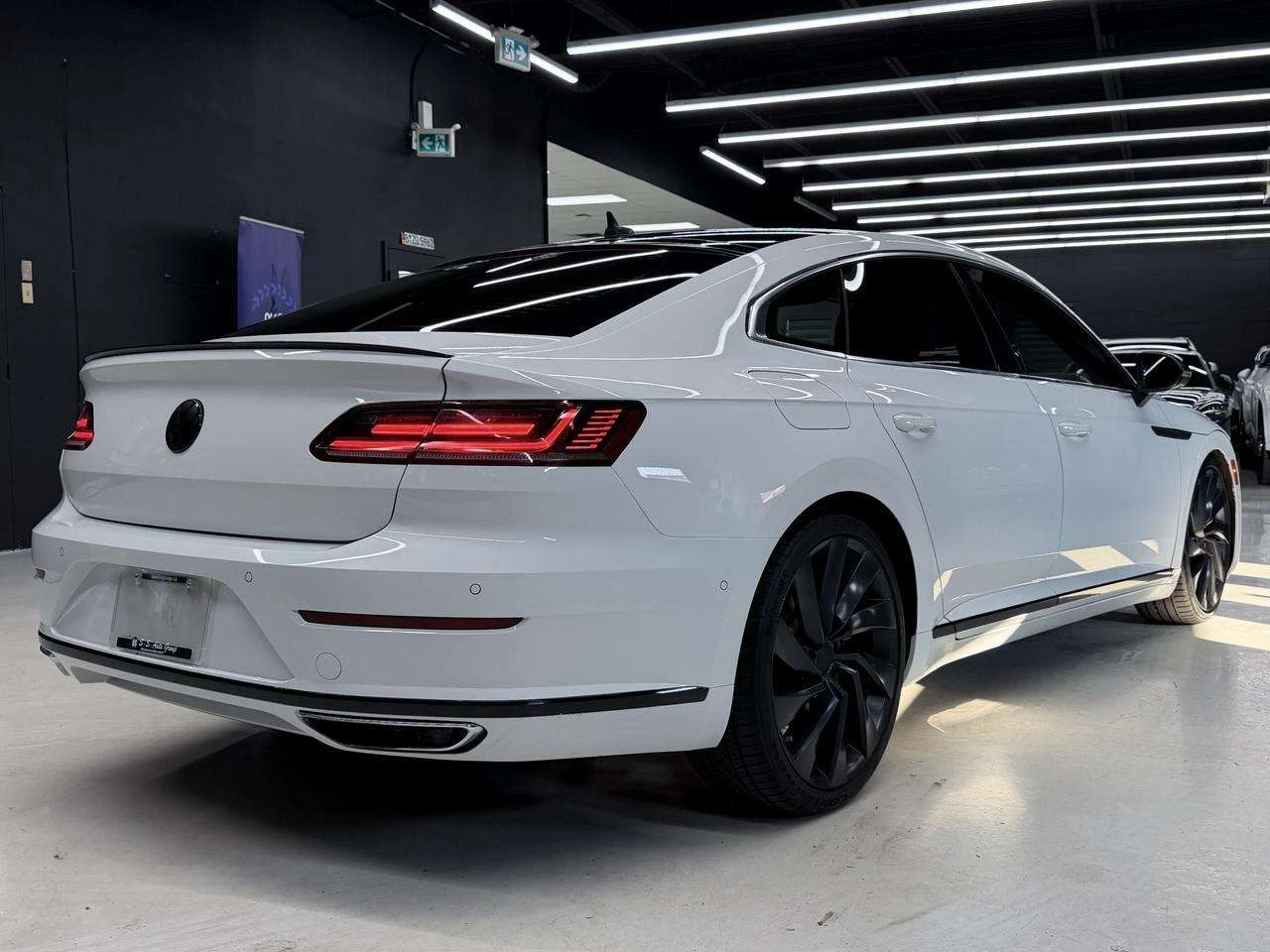 VW Arteon HIGHLINE| R-LINE, АВТОКРЕДИТ, снимка 4 - Автомобили и джипове - 55930783
