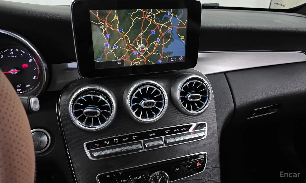 Mercedes-Benz C 200 AMG   PANO   HUD   CAM   NAVI   MEMORY, снимка 11 - Автомобили и джипове - 56076563