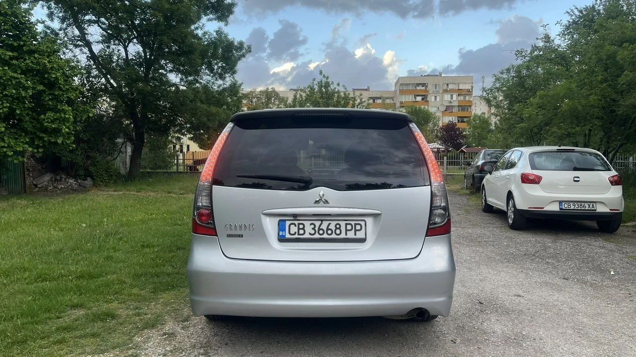 Mitsubishi Grandis Газ / Бензин, снимка 6 - Автомобили и джипове - 56181372