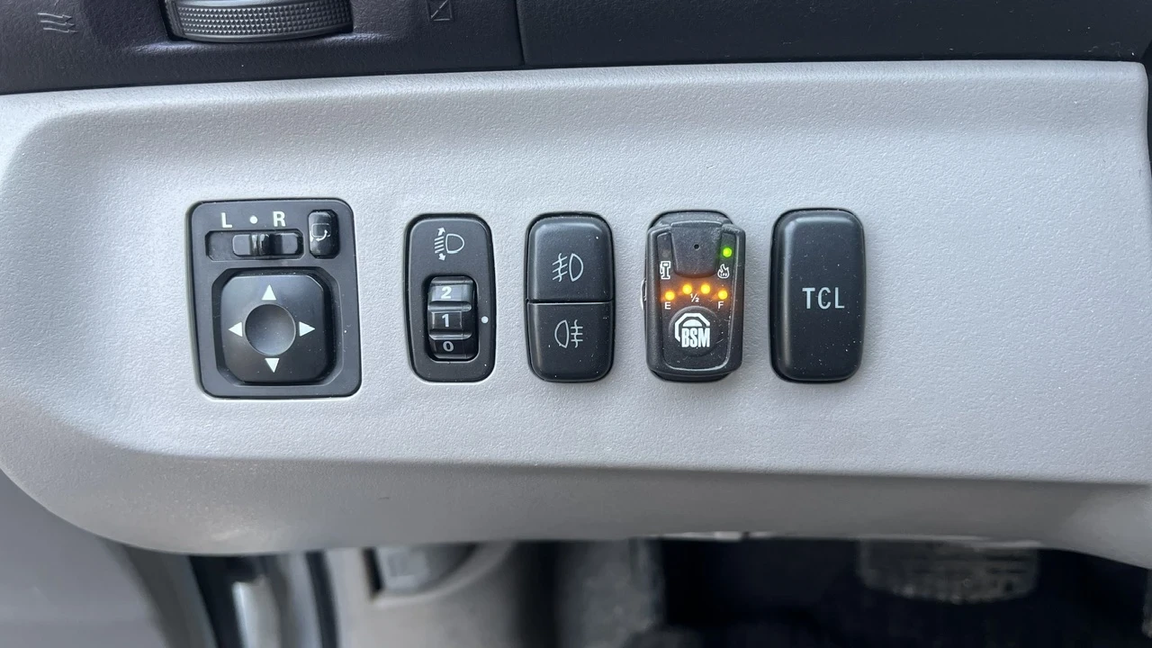 Mitsubishi Grandis Газ / Бензин, снимка 9 - Автомобили и джипове - 56181372