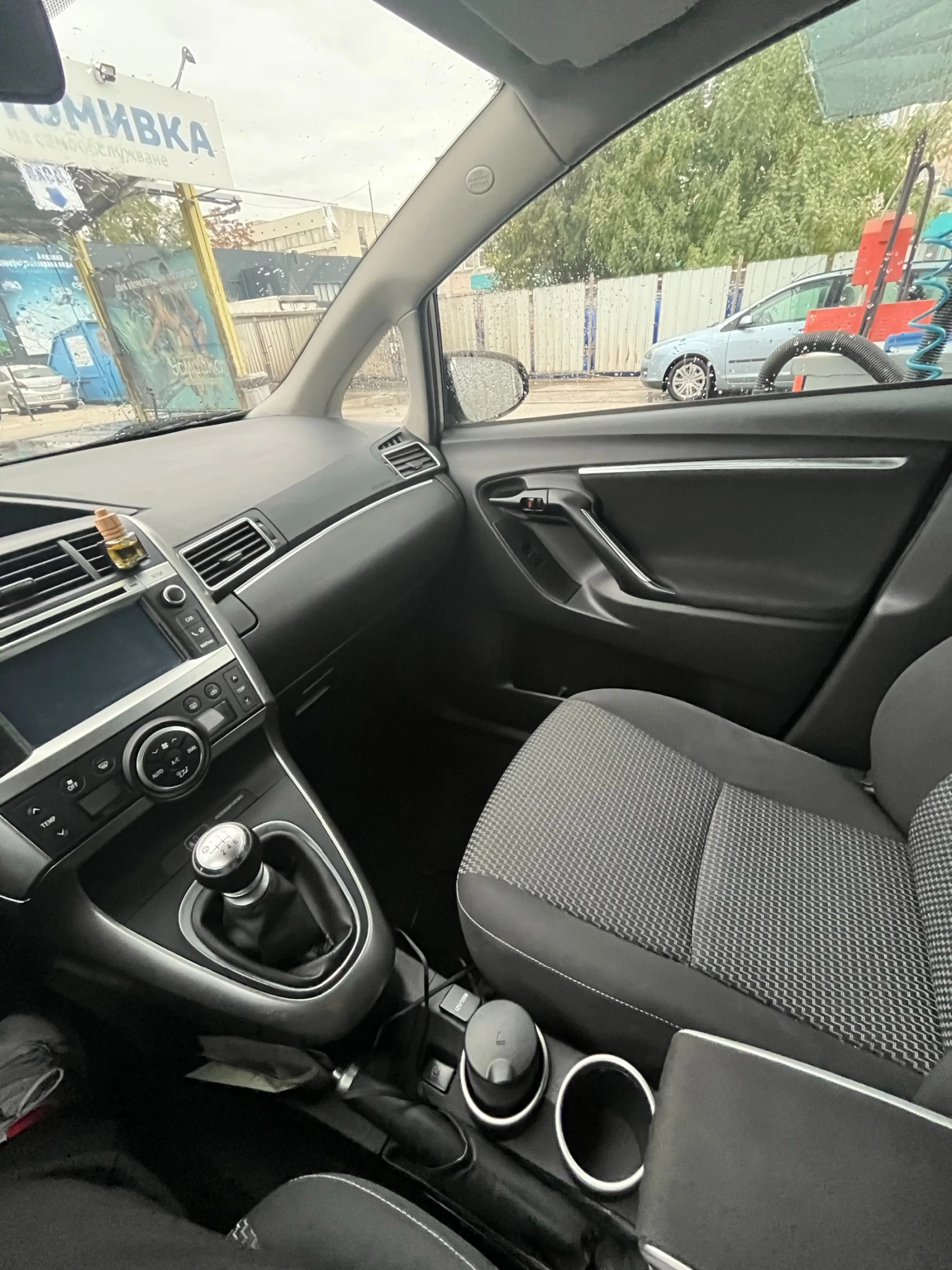 Toyota Verso 1.6 d4d, снимка 4 - Автомобили и джипове - 56221065
