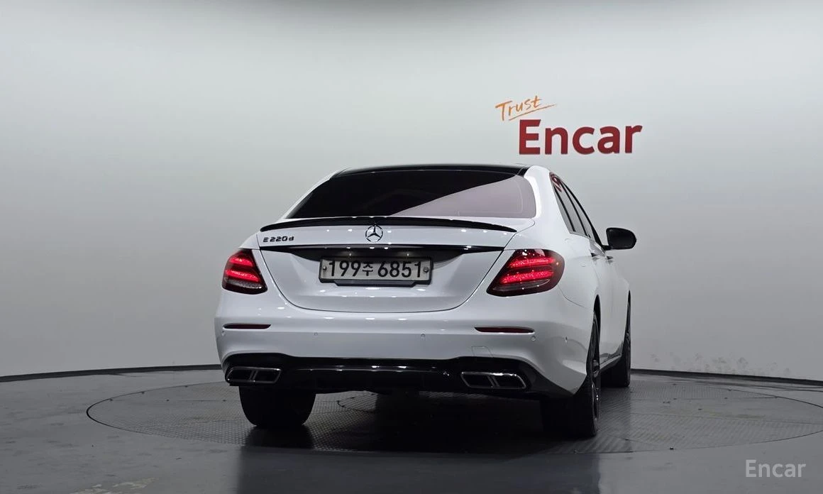 Mercedes-Benz E 220, снимка 4 - Автомобили и джипове - 56634194