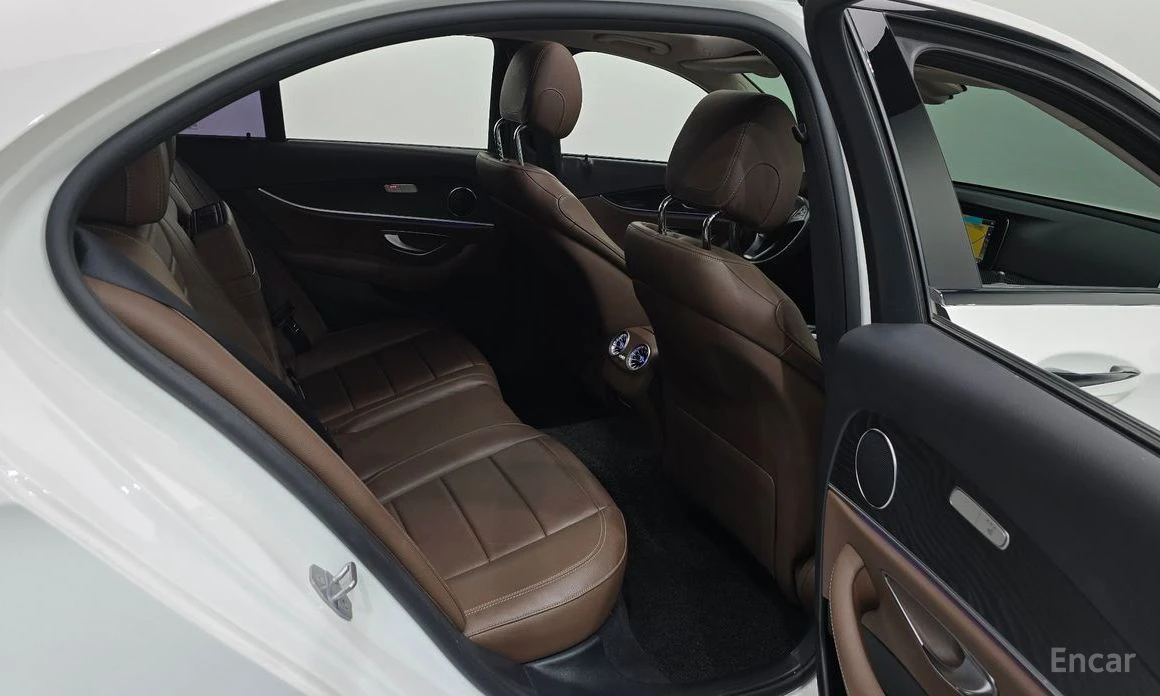 Mercedes-Benz E 220, снимка 11 - Автомобили и джипове - 56634194