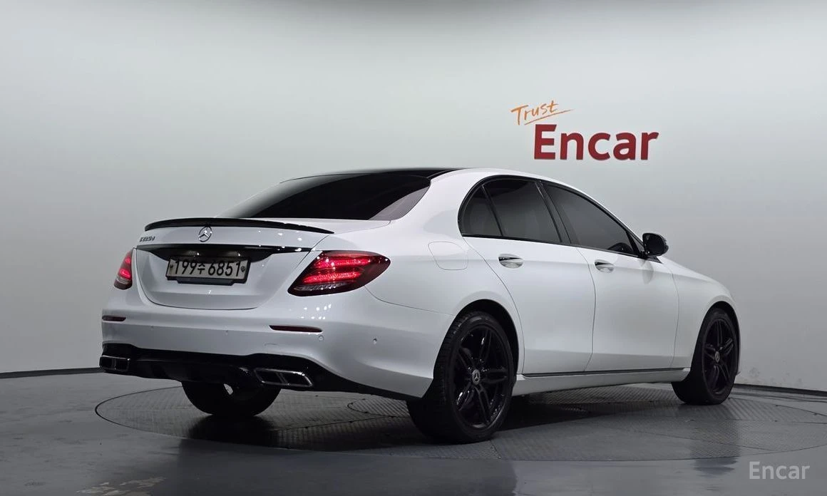 Mercedes-Benz E 220, снимка 2 - Автомобили и джипове - 56634194