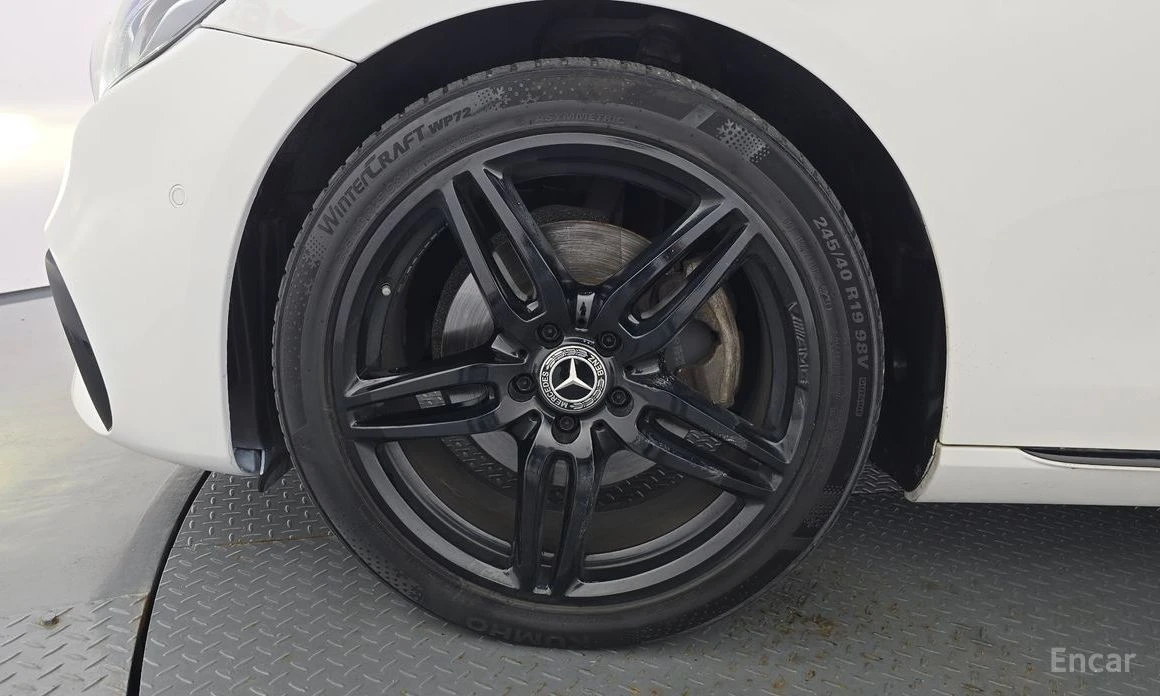 Mercedes-Benz E 220, снимка 5 - Автомобили и джипове - 56634194