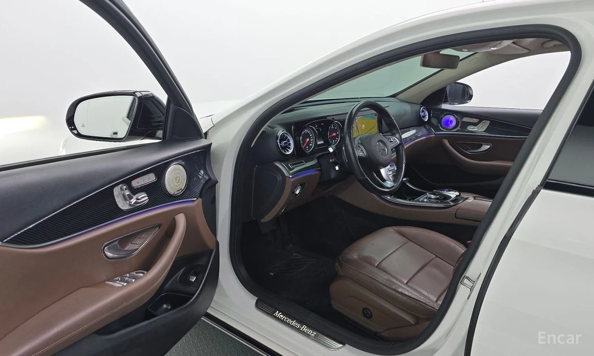 Mercedes-Benz E 220, снимка 10 - Автомобили и джипове - 56634194