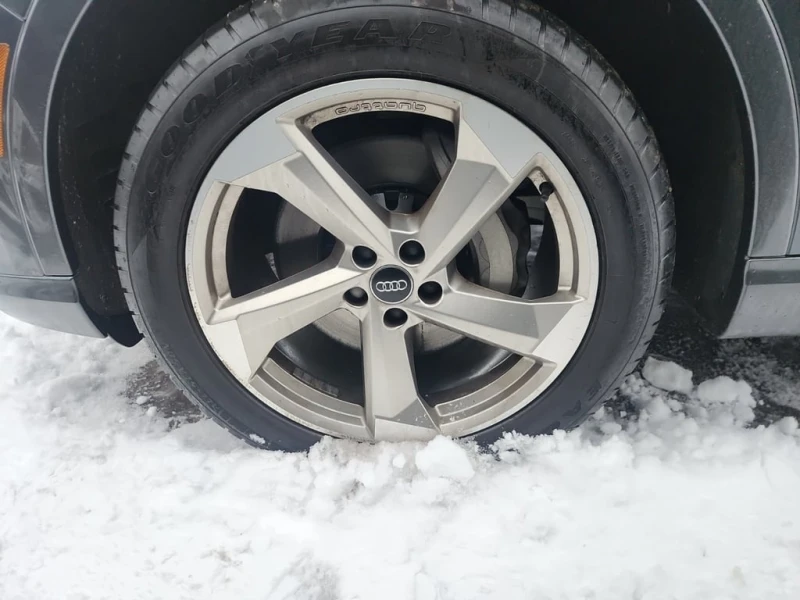 Audi Q7 * PROGRESSIVE * CARFAX * БЕЗ ПЪРВОНАЧАЛНА ВНОСКА, снимка 6 - Автомобили и джипове - 53021226