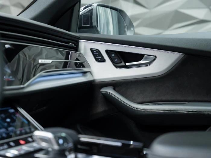 Audi Q8 QUATTRO S-LINE* MATRIX* B&O* 360* PANO* ОБДУХВ* , снимка 10 - Автомобили и джипове - 54985071