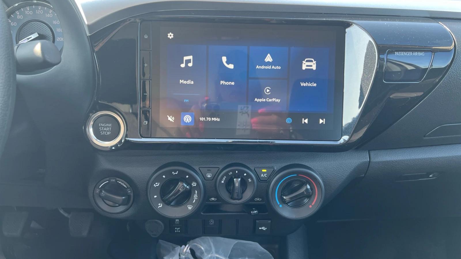 Toyota Hilux 2.8 D-4D MT COMFORT, снимка 15 - Автомобили и джипове - 54511835