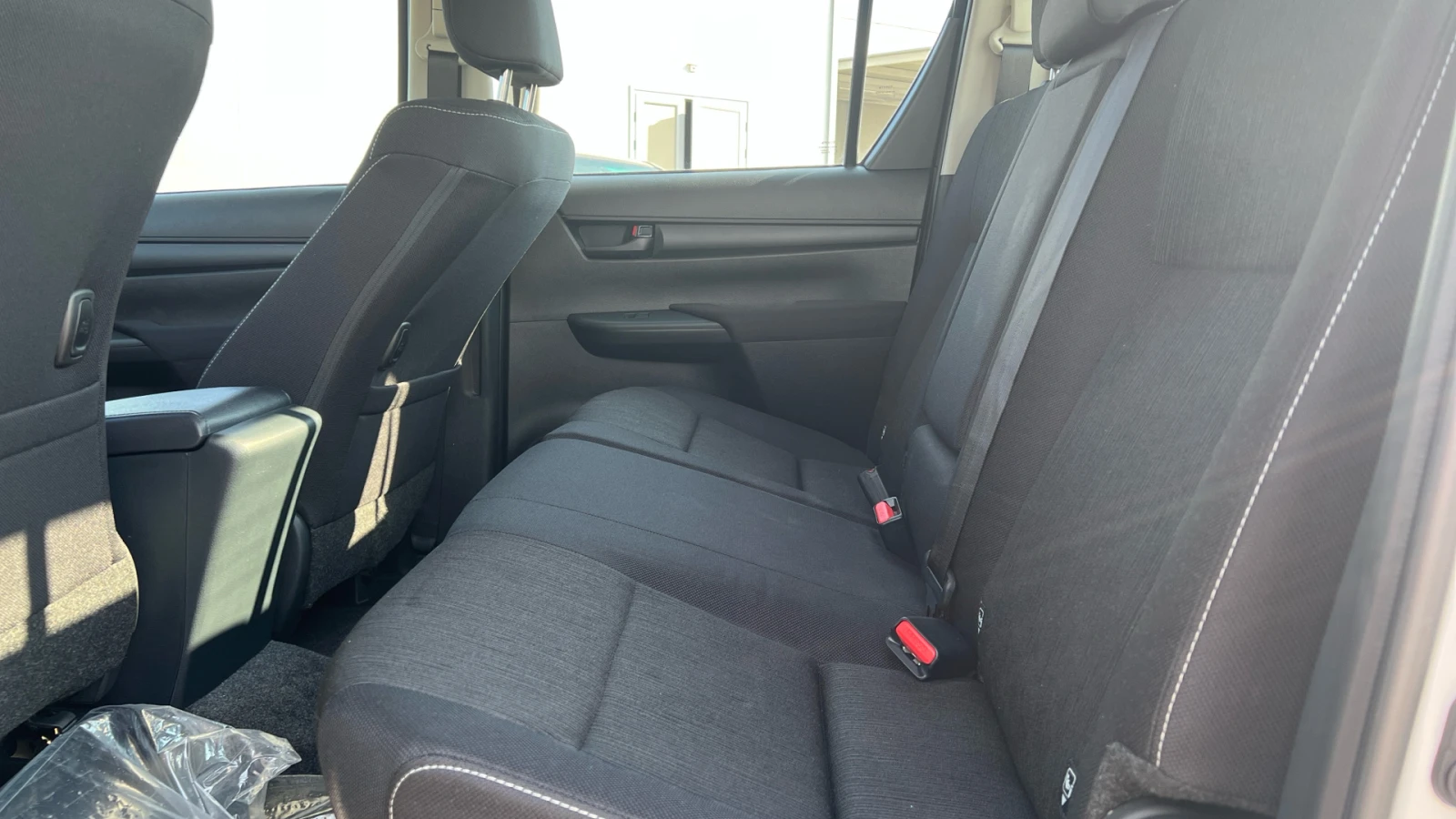 Toyota Hilux 2.8 D-4D MT COMFORT, снимка 12 - Автомобили и джипове - 54511835