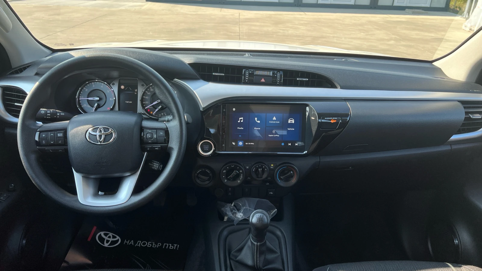 Toyota Hilux 2.8 D-4D MT COMFORT, снимка 9 - Автомобили и джипове - 54511835